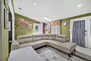 142 N 27th St, Wheatley Heights, NY 11798 - Photo 13