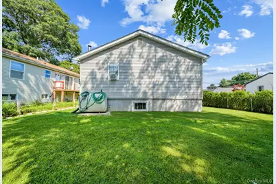 142 N 27th Street, Wheatley Heights, NY 11798 - Photo 31