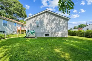 142 N 27th St, Wheatley Heights, NY 11798 - Photo 31