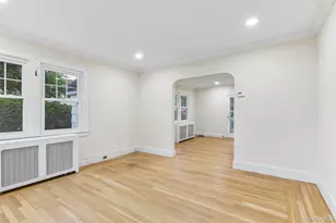 204 Auburn St, East Williston, NY 11596 - Photo 9