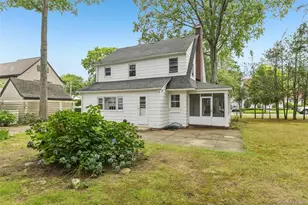 204 Auburn St, East Williston, NY 11596 - Photo 23