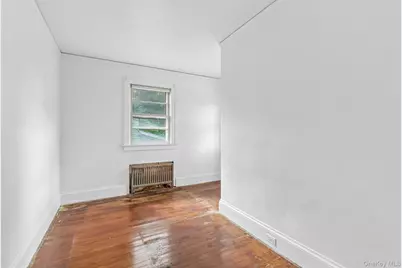 204 Auburn Street, East Williston, NY 11596 - Photo 19