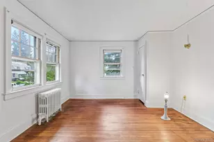 204 Auburn St, East Williston, NY 11596 - Photo 17