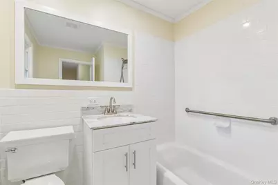 204 Auburn Street, East Williston, NY 11596 - Photo 11