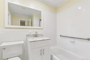 204 Auburn St, East Williston, NY 11596 - Photo 11