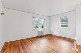204 Auburn St, East Williston, NY 11596 - Photo 15