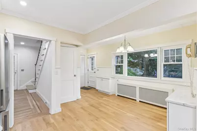 204 Auburn Street, East Williston, NY 11596 - Photo 5