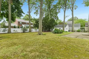 204 Auburn St, East Williston, NY 11596 - Photo 25