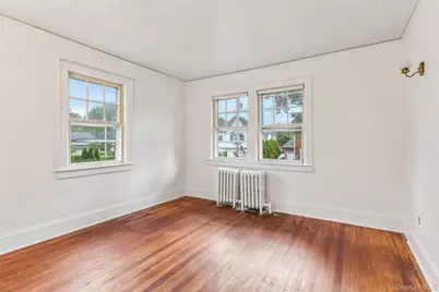 204 Auburn Street, East Williston, NY 11596 - Photo 13