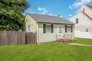 297 16th St, West Babylon, NY 11704 - Photo 3