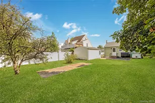 297 16th St, West Babylon, NY 11704 - Photo 19
