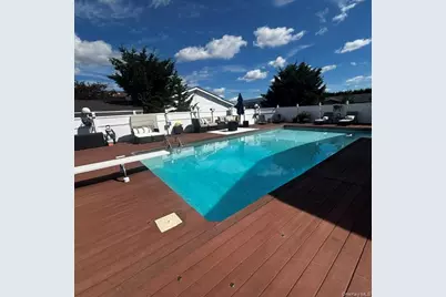 70 Gateway Drive, Copiague, NY 11726 - Photo 9