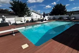 70 Gateway Dr, Copiague, NY 11726 - Photo 9