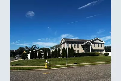 70 Gateway Drive, Copiague, NY 11726 - Photo 3