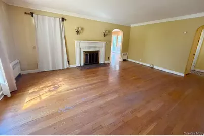 68 Woodbine Road, East Hills, NY 11577 - Photo 7