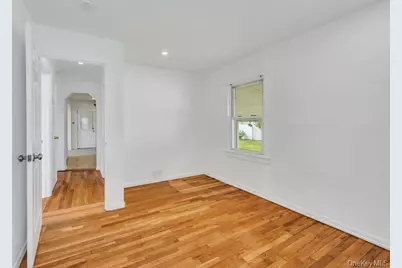 15 Farm Lane, Hicksville, NY 11801 - Photo 11