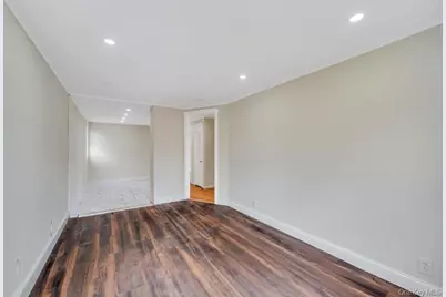 15 Farm Lane, Hicksville, NY 11801 - Photo 17