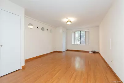 1 Ipswich Avenue, Great Neck, NY 11021 - Photo 7