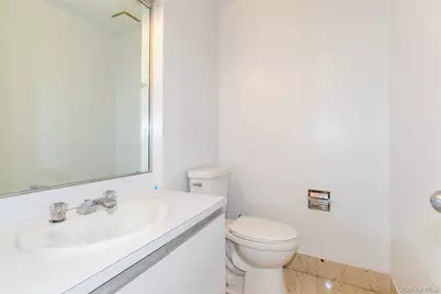 1 Ipswich Avenue, Great Neck, NY 11021 - Photo 15