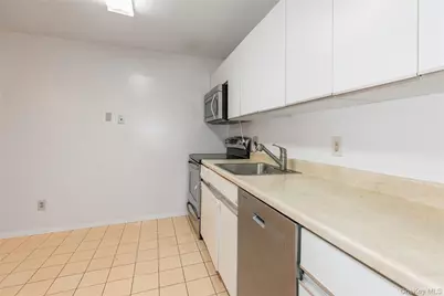 1 Ipswich Avenue, Great Neck, NY 11021 - Photo 19