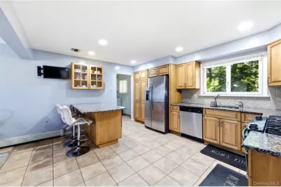21 Milleridge Drive, Deer Park, NY 11729 - Photo 5