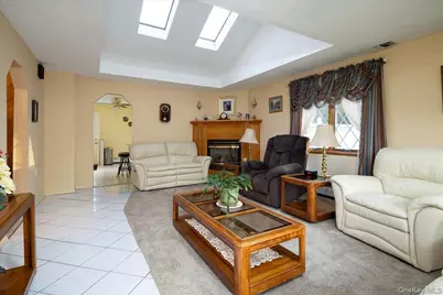 8 Doradell Drive, Holbrook, NY 11741 - Photo 7