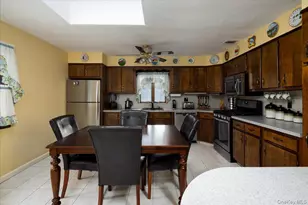 8 Doradell Dr, Holbrook, NY 11741 - Photo 5