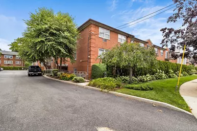 250 N Village Avenue #B 10, Rockville Centre, NY 11570 - Photo 5