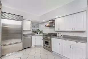 211 147th St, Whitestone, NY 11357 - Photo 13