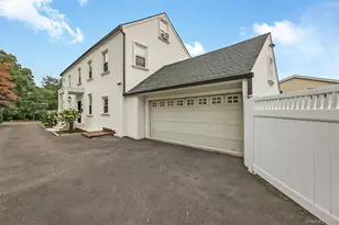 211 147th St, Whitestone, NY 11357 - Photo 3