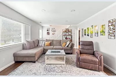 731 Muncey Road, West Islip, NY 11795 - Photo 9