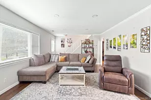 731 Muncey Rd, West Islip, NY 11795 - Photo 9