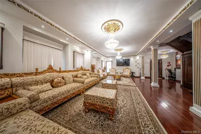 8564 104th Street, Richmond Hill, NY 11418 - Photo 5