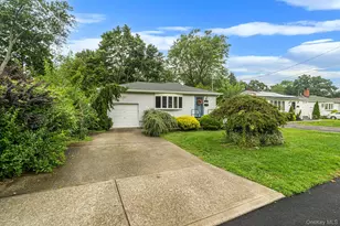 21 Pearsall Pl, Deer Park, NY 11729 - Photo 3