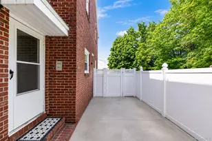 695 Front St, Hempstead, NY 11550 - Photo 5