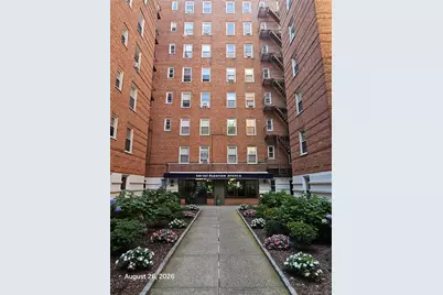 247 Parkview Avenue #5L, Bronxville, NY 10708 - Photo 1