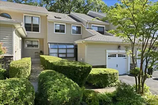 49 Villas Cir, Melville, NY 11747 - Photo 37