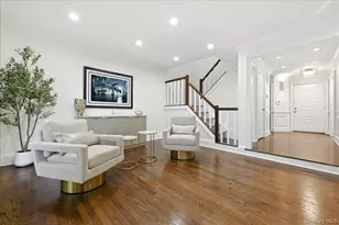 49 Villas Cir, Melville, NY 11747 - Photo 11