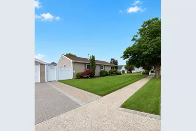 2426 Freeport Street, Wantagh, NY 11793 - Photo 3