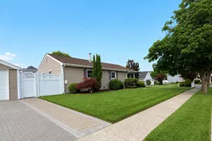 2426 Freeport St, Wantagh, NY 11793 - Photo 3