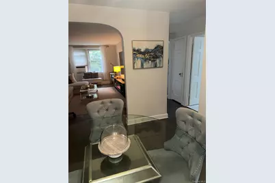 8 Welwyn Road #2G, Great Neck, NY 11020 - Photo 5