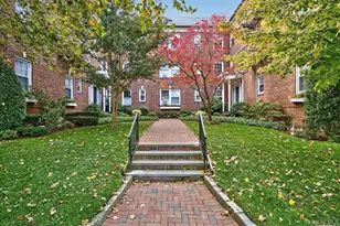 8 Welwyn Rd, Great Neck, NY 11020 - Photo 25