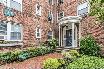 8 Welwyn Road #2G, Great Neck, NY 11020 - Photo 1
