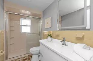 520 Kirkman Ave, Elmont, NY 11003 - Photo 17