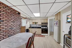 411 New Hyde Park Rd, New Hyde Park, NY 11040 - Photo 19