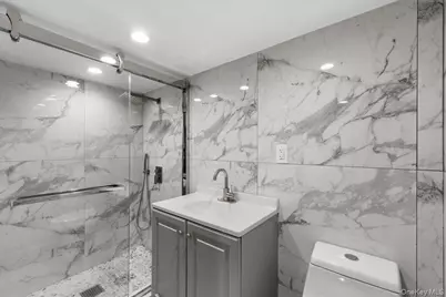 19 Gilchrest Road, Great Neck, NY 11021 - Photo 17