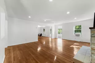 19 Gilchrest Rd, Great Neck, NY 11021 - Photo 15