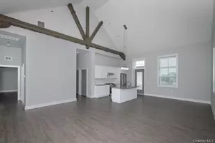 85101 Circle Dr, Central Islip, NY 11722 - Photo 5