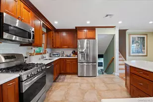 84 Cedar Dr, Farmingdale, NY 11735 - Photo 9