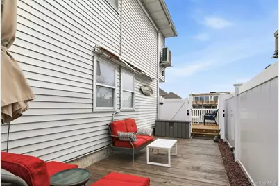 251 Arthur Street, Freeport, NY 11520 - Photo 5